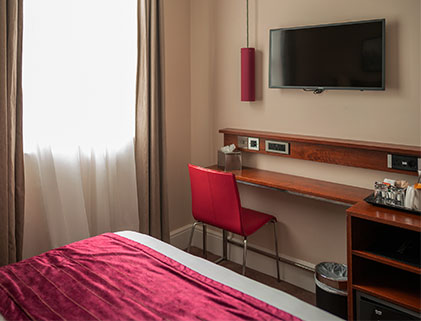 The desk area in the small double room with tea and coffee amenities